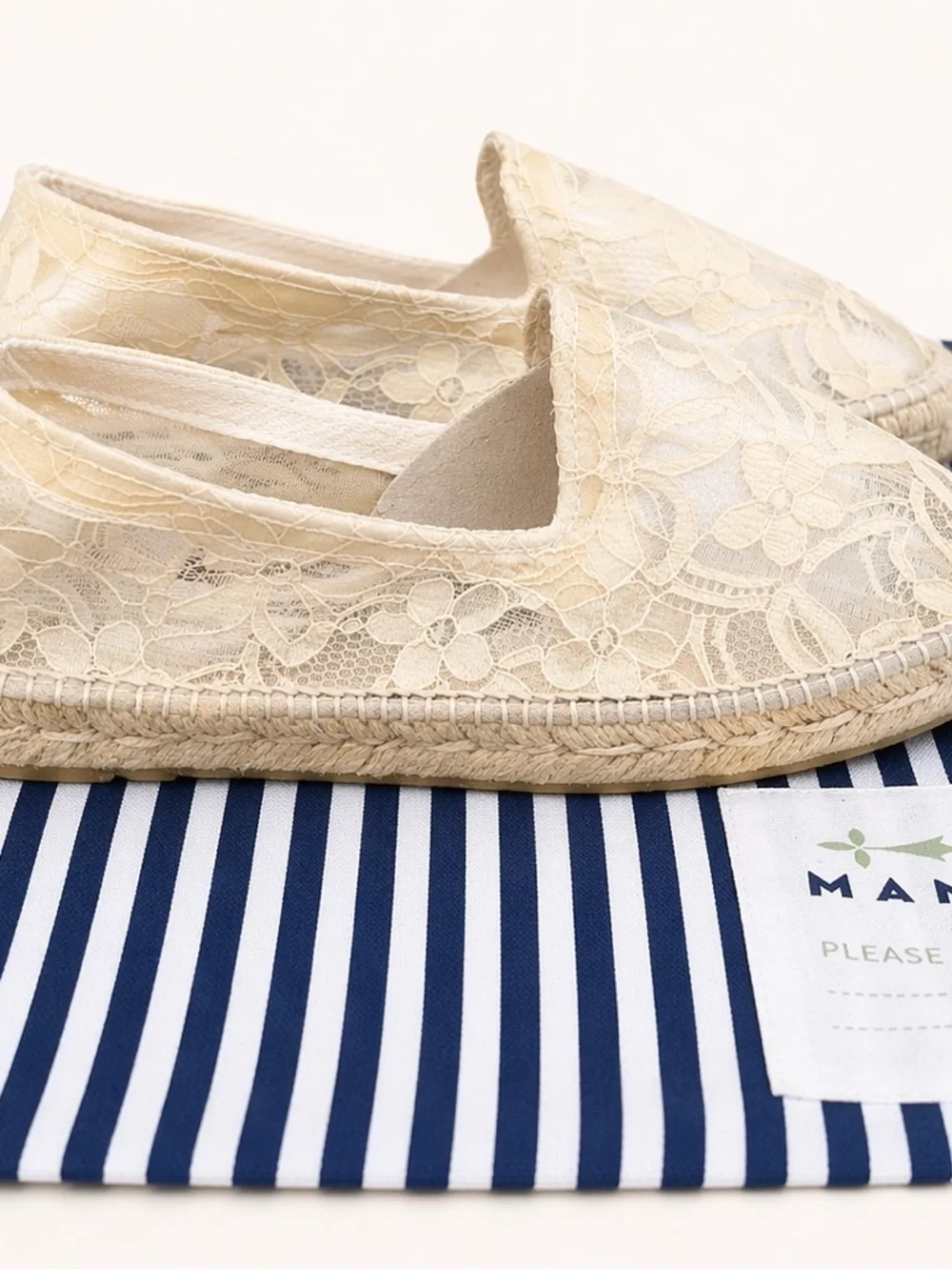 Manebí cream lace
